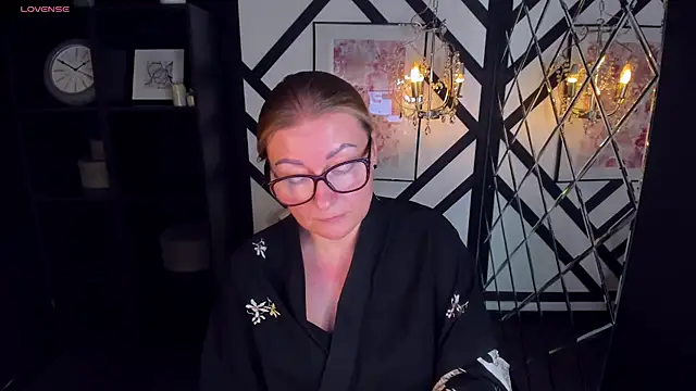 Snapshot of AlexandraKind chatting on 02.09.25 AlexandraKind online show from 02.09.25