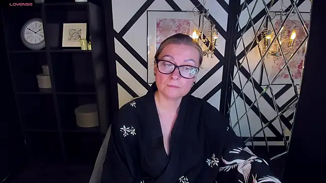 Snapshot of AlexandraKind chatting on 02.09.25 AlexandraKind online show from 02.09.25