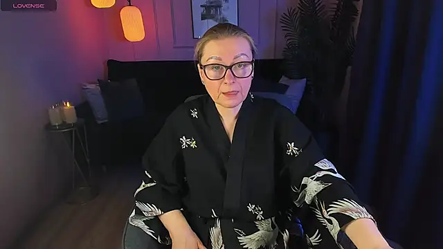 Snapshot of AlexandraKind chatting on 02.15.25 AlexandraKind online show from 02.15.25