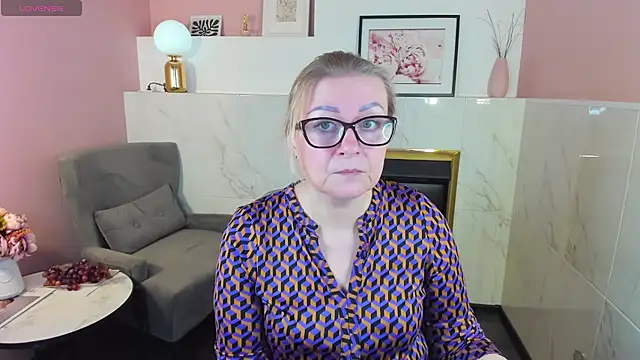 Snapshot of AlexandraKind chatting on 02.26.25 AlexandraKind online show from 02.26.25