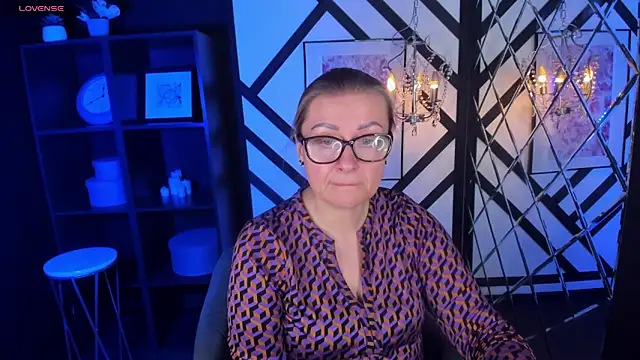 Snapshot of AlexandraKind chatting on 03.03.25 AlexandraKind online show from 03.03.25