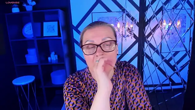 Snapshot of AlexandraKind chatting on 03.03.25 AlexandraKind online show from 03.03.25