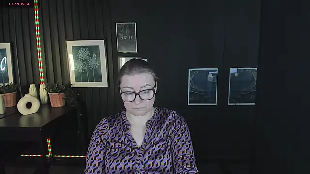 Snapshot of AlexandraKind chatting on 03.07.25 AlexandraKind online show from 03.07.25