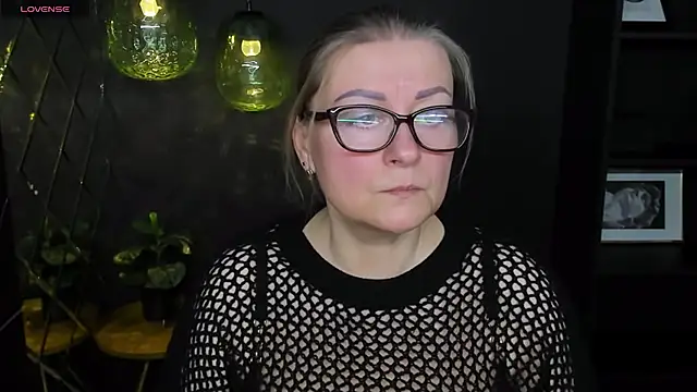 Snapshot of AlexandraKind chatting on 03.08.25 AlexandraKind online show from 03.08.25