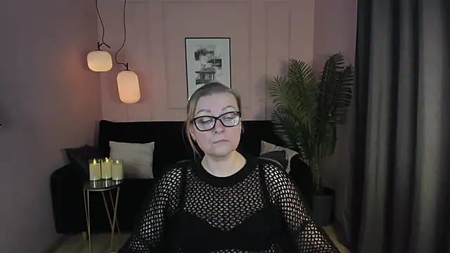 Snapshot of AlexandraKind chatting on 03.12.25 AlexandraKind online show from 03.12.25