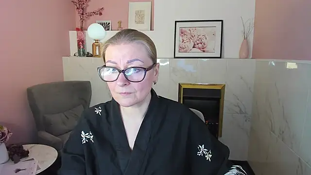 Snapshot of AlexandraKind chatting on 03.13.25 AlexandraKind online show from 03.13.25