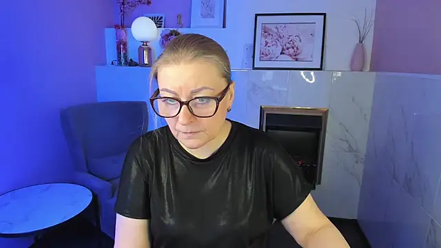 Snapshot of AlexandraKind chatting on 03.15.25 AlexandraKind online show from 03.15.25