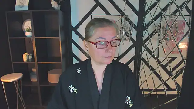 Snapshot of AlexandraKind chatting on 09.16.25 AlexandraKind online show from 09.16.25