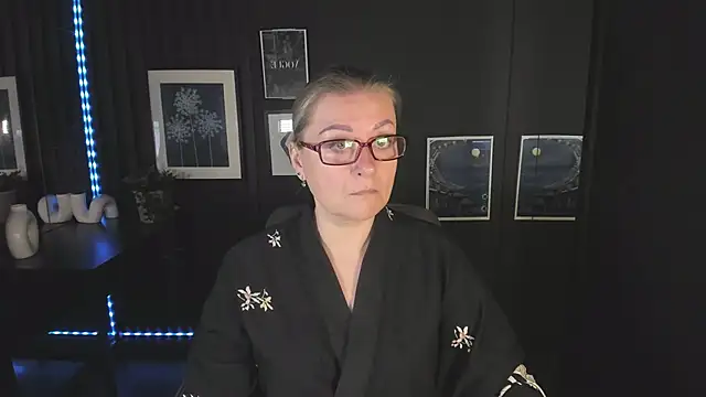 Snapshot of AlexandraKind chatting on 09.24.25 AlexandraKind online show from 09.24.25