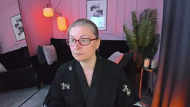 Snapshot of AlexandraKind chatting on 09.26.25 AlexandraKind online show from 09.26.25