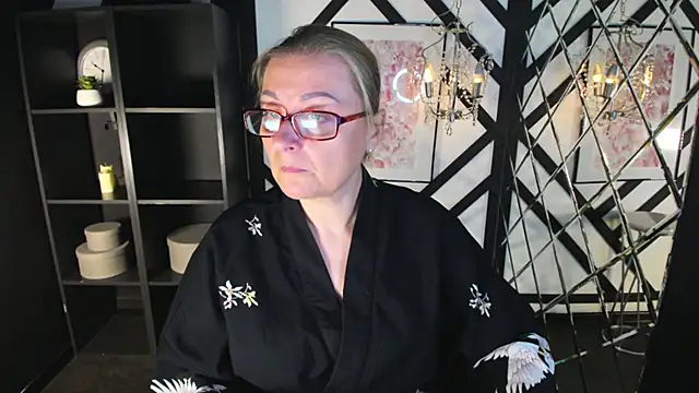 Snapshot of AlexandraKind chatting on 10.01.25 AlexandraKind online show from 10.01.25