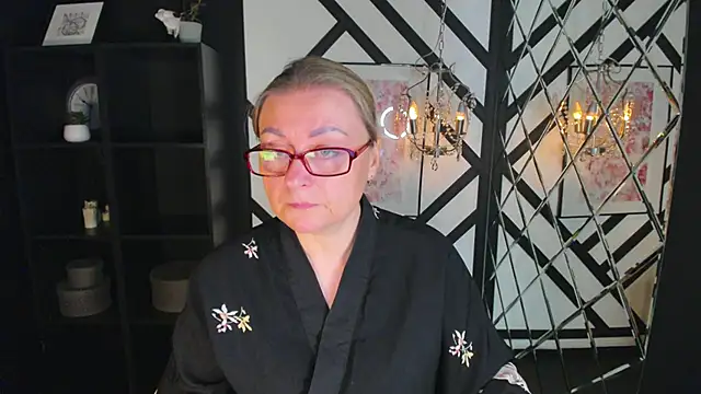 Snapshot of AlexandraKind chatting on 10.03.25 AlexandraKind online show from 10.03.25