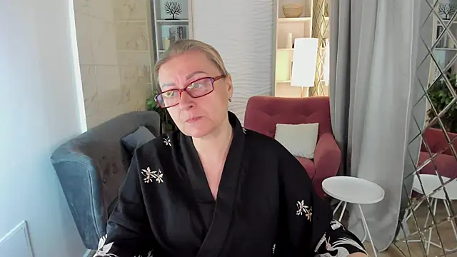 Snapshot of AlexandraKind chatting on 10.06.25 AlexandraKind online show from 10.06.25