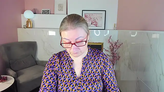 Snapshot of AlexandraKind chatting on 10.09.25 AlexandraKind online show from 10.09.25