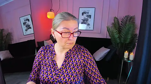 Snapshot of AlexandraKind chatting on 10.24.25 AlexandraKind online show from 10.24.25