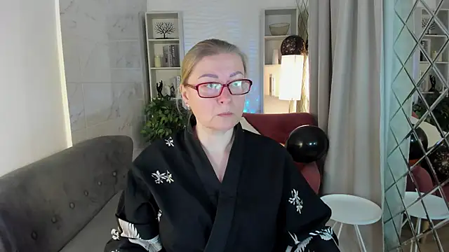 Snapshot of AlexandraKind chatting on 10.30.25 AlexandraKind online show from 10.30.25