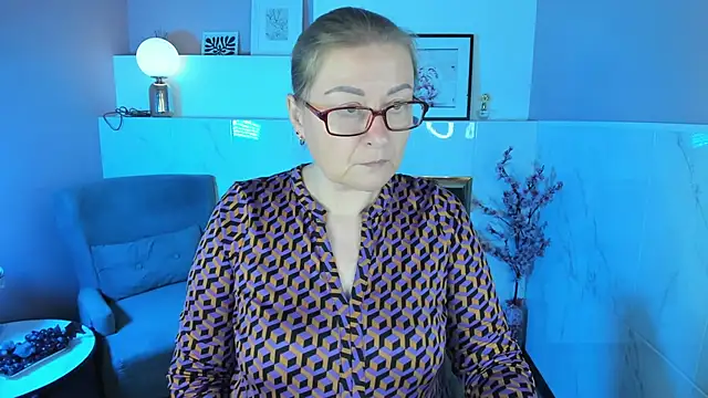 Snapshot of AlexandraKind chatting on 11.03.25 AlexandraKind online show from 11.03.25