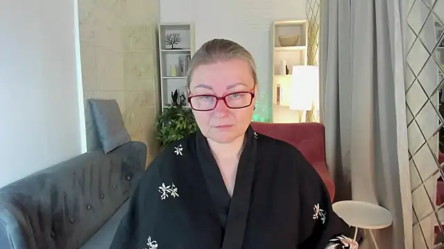 Snapshot of AlexandraKind chatting on 11.09.25 AlexandraKind online show from 11.09.25