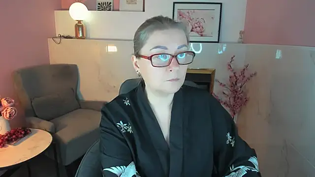 Snapshot of AlexandraKind chatting on 11.13.25 AlexandraKind online show from 11.13.25