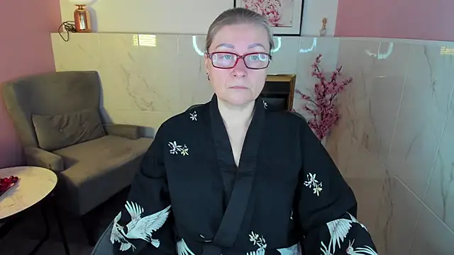 Snapshot of AlexandraKind chatting on 11.23.25 AlexandraKind online show from 11.23.25