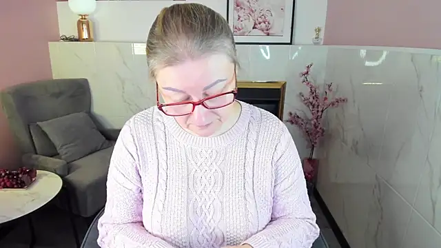 Snapshot of AlexandraKind chatting on 11.29.25 AlexandraKind online show from 11.29.25