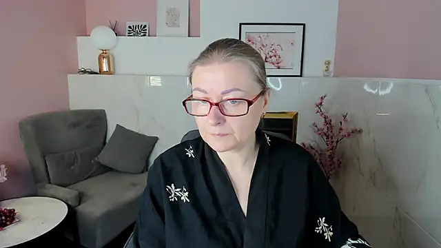 Snapshot of AlexandraKind chatting on 12.02.25 AlexandraKind online show from 12.02.25