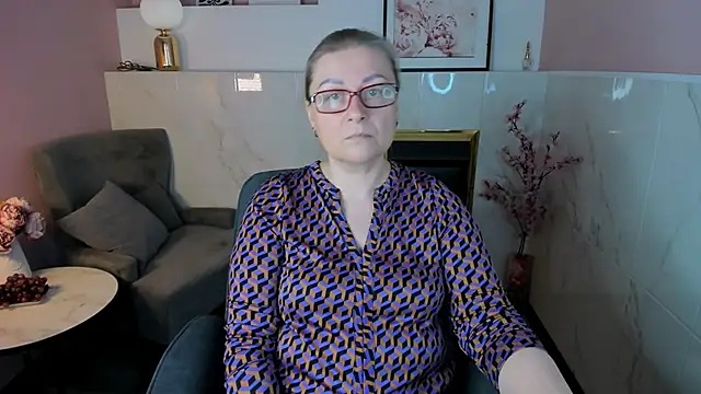 Snapshot of AlexandraKind chatting on 12.03.25 AlexandraKind online show from 12.03.25