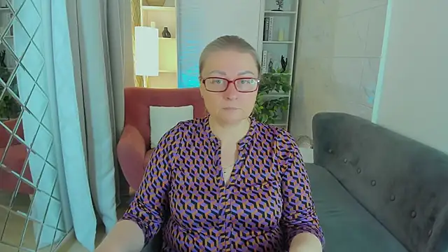 Snapshot of AlexandraKind chatting on 12.14.25 AlexandraKind online show from 12.14.25