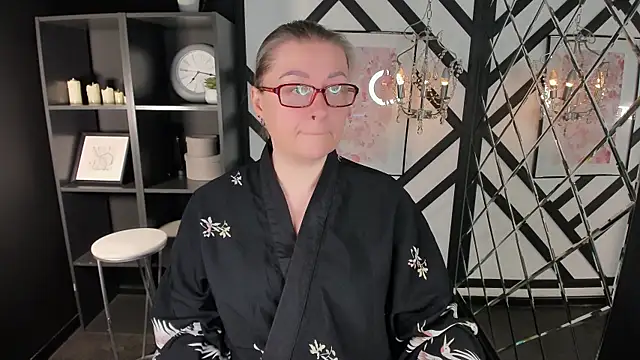 Snapshot of AlexandraKind chatting on 01.06.26 AlexandraKind online show from 01.06.26