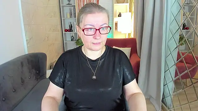 Snapshot of AlexandraKind chatting on 01.13.26 AlexandraKind online show from 01.13.26