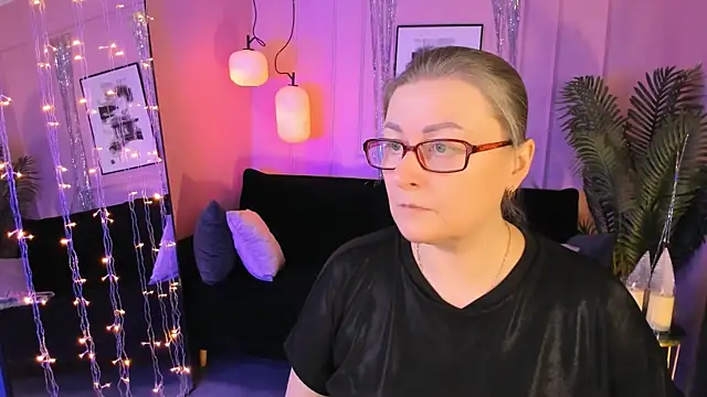 Snapshot of AlexandraKind chatting on 01.17.26 AlexandraKind online show from 01.17.26