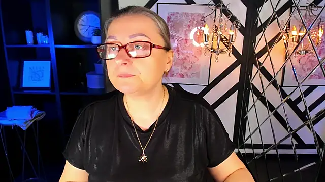 Snapshot of AlexandraKind chatting on 01.18.26 AlexandraKind online show from 01.18.26