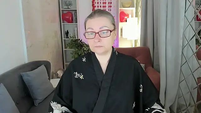 Snapshot of AlexandraKind chatting on 02.05.26 AlexandraKind online show from 02.05.26