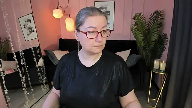 Snapshot of AlexandraKind chatting on 02.08.26 AlexandraKind online show from 02.08.26