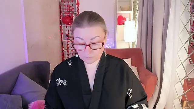 Snapshot of AlexandraKind chatting on 02.17.26 AlexandraKind online show from 02.17.26