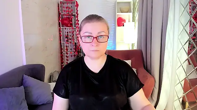 Snapshot of AlexandraKind chatting on 02.18.26 AlexandraKind online show from 02.18.26