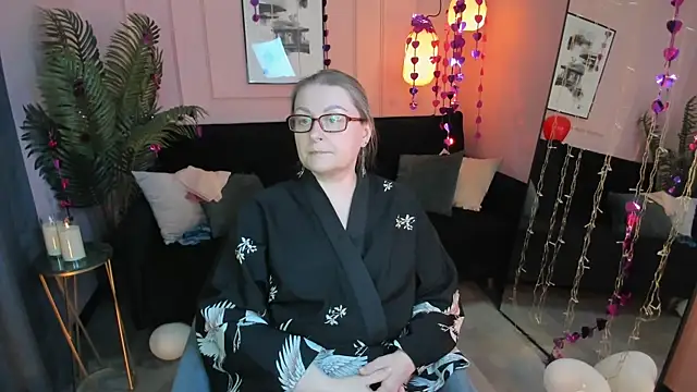 Snapshot of AlexandraKind chatting on 02.22.26 AlexandraKind online show from 02.22.26