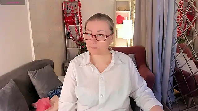 Snapshot of AlexandraKind chatting on 02.22.26 AlexandraKind online show from 02.22.26