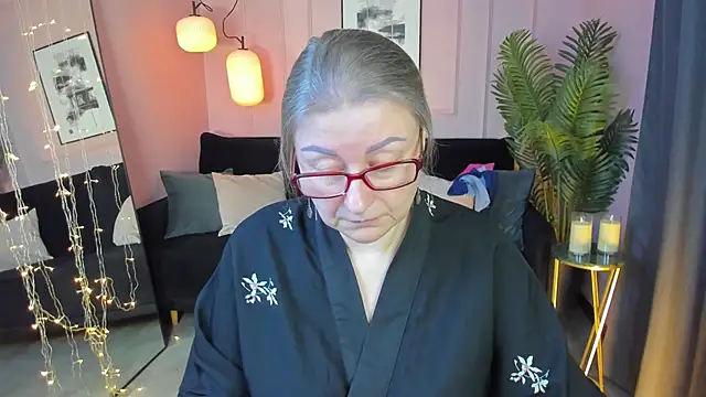 Snapshot of AlexandraKind chatting on 02.28.26 AlexandraKind online show from 02.28.26