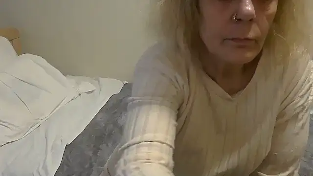 housewife shantie online show from 10.21.25