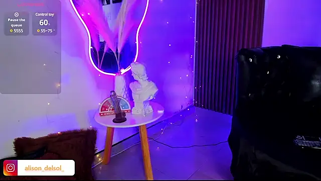 Alisson Wynter online show from 02.05.25