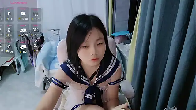 Snapshot of Lena-yyds chatting on 10.23.25 Lena-yyds online show from 10.23.25