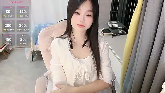 Snapshot of Lena-yyds chatting on 10.28.25 Lena-yyds online show from 10.28.25