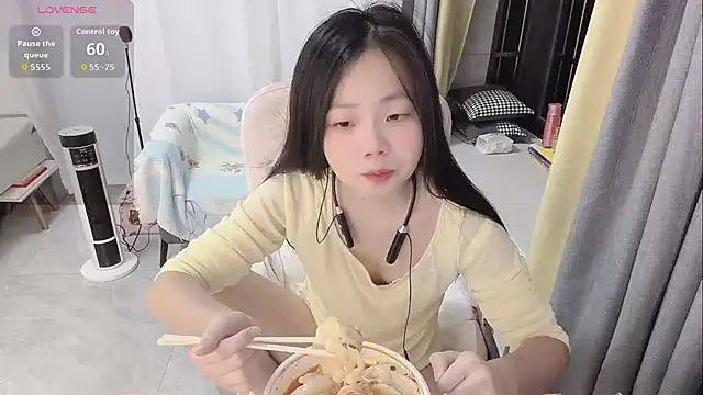 Snapshot of Lena-yyds chatting on 11.11.25 Lena-yyds online show from 11.11.25