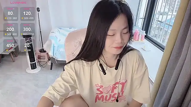 Snapshot of Lena-yyds chatting on 11.18.25 Lena-yyds online show from 11.18.25