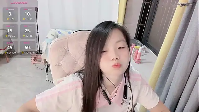 Snapshot of Lena-yyds chatting on 11.21.25 Lena-yyds online show from 11.21.25