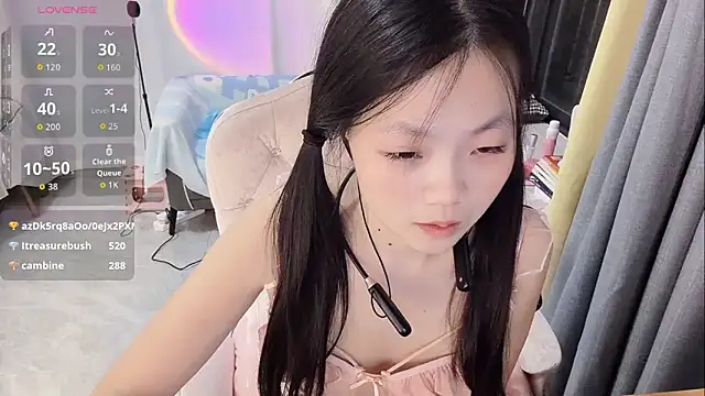 Snapshot of Lena-yyds chatting on 12.13.25 Lena-yyds online show from 12.13.25