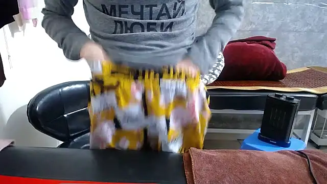 Snapshot of HotQueen chatting on 01.12.26 HotQueen online show from 01.12.26