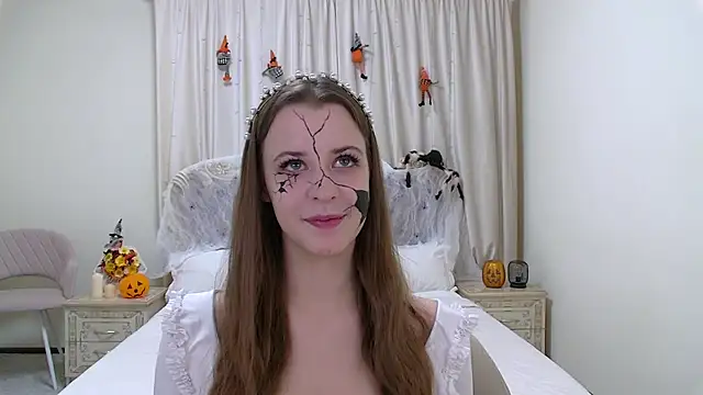 Snapshot of AgataAisitt chatting on 10.30.25 AgataAisitt online show from 10.30.25