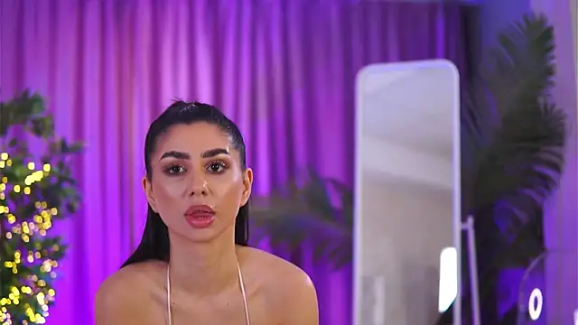 Snapshot of YemayaLuna chatting on 12.10.24 YemayaLuna online show from 12.10.24